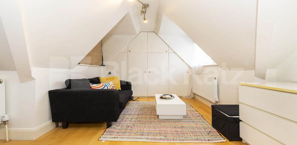 Superb modern studio located in the heart of Camden mins to Regents Park. Camden Road, Camden
